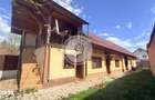 Casa spa?ioasa cu mansarda, terasa & curte Halchiu, Str. Bisericii - 7
