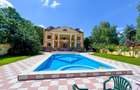 Conac victorian cu 2052 mp teren | două piscine încălzite - 2