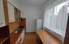 Vând un apartament cu o cameră, bucătărie, baie, debara, hol, 38 mp. Str Gladiol - 3