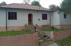Casa primitoare, in zona superba ?i lini?tita