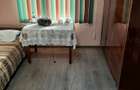 vand casa cu 3 camere , baie , bucatarie , suprafata totala 38 arii , intravilan - 8