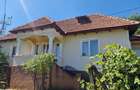Casă cu 5 camere cu Teren 10426 Mp în Est - 1