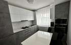 Apartament cu 3 camere decomandat în Tractorul - 2