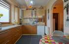 Apartament cu 3 camere decomandat în Tractorul - 29