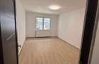 De vanzare apartament cu 3 camere - 1