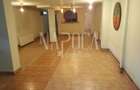 Casă cu 5 camere cu Canalizare în Central - 1