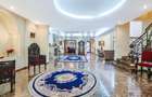 Casă cu 9 camere cu Canalizare în Capitale - 1