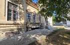Casă individuală cu 8 camere cu Teren 707 Mp în Romană - 4