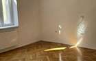 Apartament cu 4 camere decomandat în Central - 3