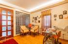 Apartament cu 3 camere decomandat în Schei - 2