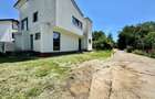 Casă cu 4 camere cu Teren 275 Mp în Roșu - 1