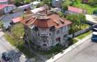 Vilă interbelica cu suflet, curte mare și vedere spre dealuri - 1