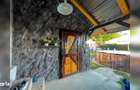 Casa rustica cu piscina,teren generos si potential excelent in Tarnova