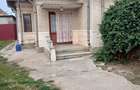 Casă cu 5 camere cu Teren 3000 Mp în Central - 1