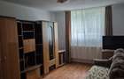 Inchiriez apartament decomandat 57 m2 - 4