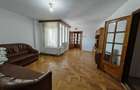 Apartament cu 3 camere semidecomandat în Central - 1