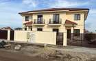 Casă cu 4 camere în Dumbrăvița - 1