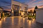 Casă modernă 5 camere | 4 băi | Garaj | Teren 500 mp