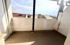 Apartament cu scara interioara 5 camere,4 bai,2 balcoane,zona Cetate