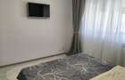 Inchiriez apartament decomandat.