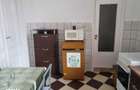 apartament central cu o camera bucatarie si baie dau in chirie