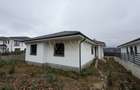 Casă individuală cu 4 camere cu Canalizare în Nord - 1