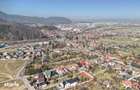 Casa spa?ioasa cu 2 corpuri ?i teren generos zona Bunloc