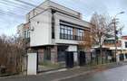 Casă individuală cu 9 camere decomandat cu Canalizare în Andrei Mureșanu - 2