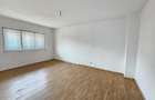 Apartament cu 3 camere, zona Favorit, parter - 3