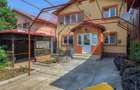 Casă individuală cu 5 camere cu Canalizare în Central - 2