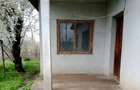 Casa din boltari, acoperita cu tabla, vizavi de gara - 3