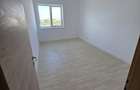 Apartament cu 3 camere decomandat în Văcăresti - 3