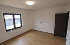 Casa noua - 3 camere 93 mp / teren 410 mp / apa,canalizare,gaz,curent - 8
