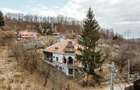 Casă cu 9 camere cu Teren 1873 Mp în Breaza - 2