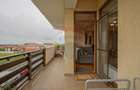 Apartament cu 3 camere decomandat în Tractorul - 31