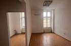 Apartament cu 3 camere semidecomandat în Central - 10