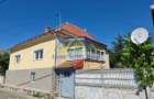 Casa Ghelari, 3 camere, 678mp, baie, buc., termopane, curte si gradina - 1