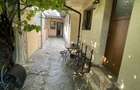 Casa cu 3 camere, mansarda si curte in Colentina - 1