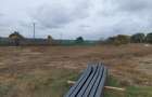Vand teren pentru construc?ii inprejmuit
