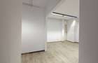 Spatiu birouri luminos, modern, cladire noua, parcare