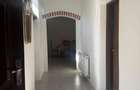 Apartament la curte comuna cu doua intrari - 8