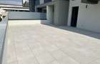 Apartament nou 3 camere, terasa 84 mp, loc de parcare, etaj 1, zona Metro