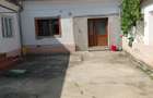 Vind casa cu 8 camere ,2 curti ,anexe, , mobilata - 3
