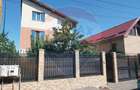 Casă individuală cu 9 camere cu Canalizare în 1 Mai - 1