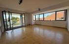 Apartament cu 4 camere semidecomandat în Capitale - 2