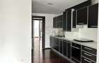 Apartament cu 5 camere decomandat în Capitale - 8