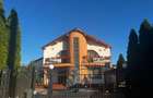 Casă cu 5 camere cu Teren 1250 Mp în Central - 1