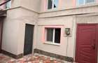 casa la curte de vanzare - 1