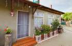 Casa cu 2 camere si 456 mp teren in Ghioroc