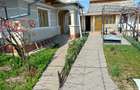 Casa individuala cu anexe de vanzare in Roman, zona lini?tita - 2